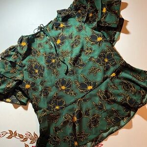 Who What Wear Green Flutter Sleeve Blouse with Tie Front
